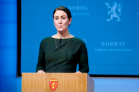 Kunnskapsminister Tonje Brenna (Ap) under en pressekonferanse om koronasituasjonen.