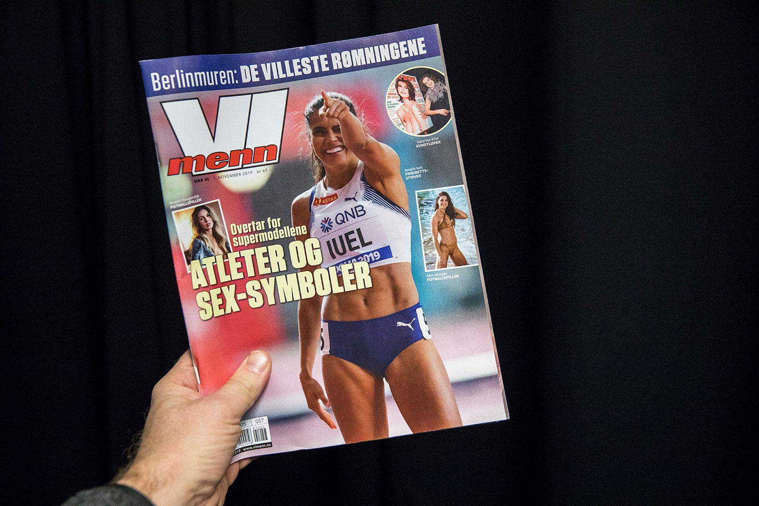 Vi Menn-piken har vært et fast innslag i bladet siden 70-tallet. I starten som hovedblikkfang på forsiden, til bladet i 2014 tonet ned forsidehenvisningen til et lite bilde.