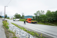 Minst to personer omkom lørdag morgen i en utforkjøring på Skattøra i Tromsø. En bil kjørte av veien og tok fyr.