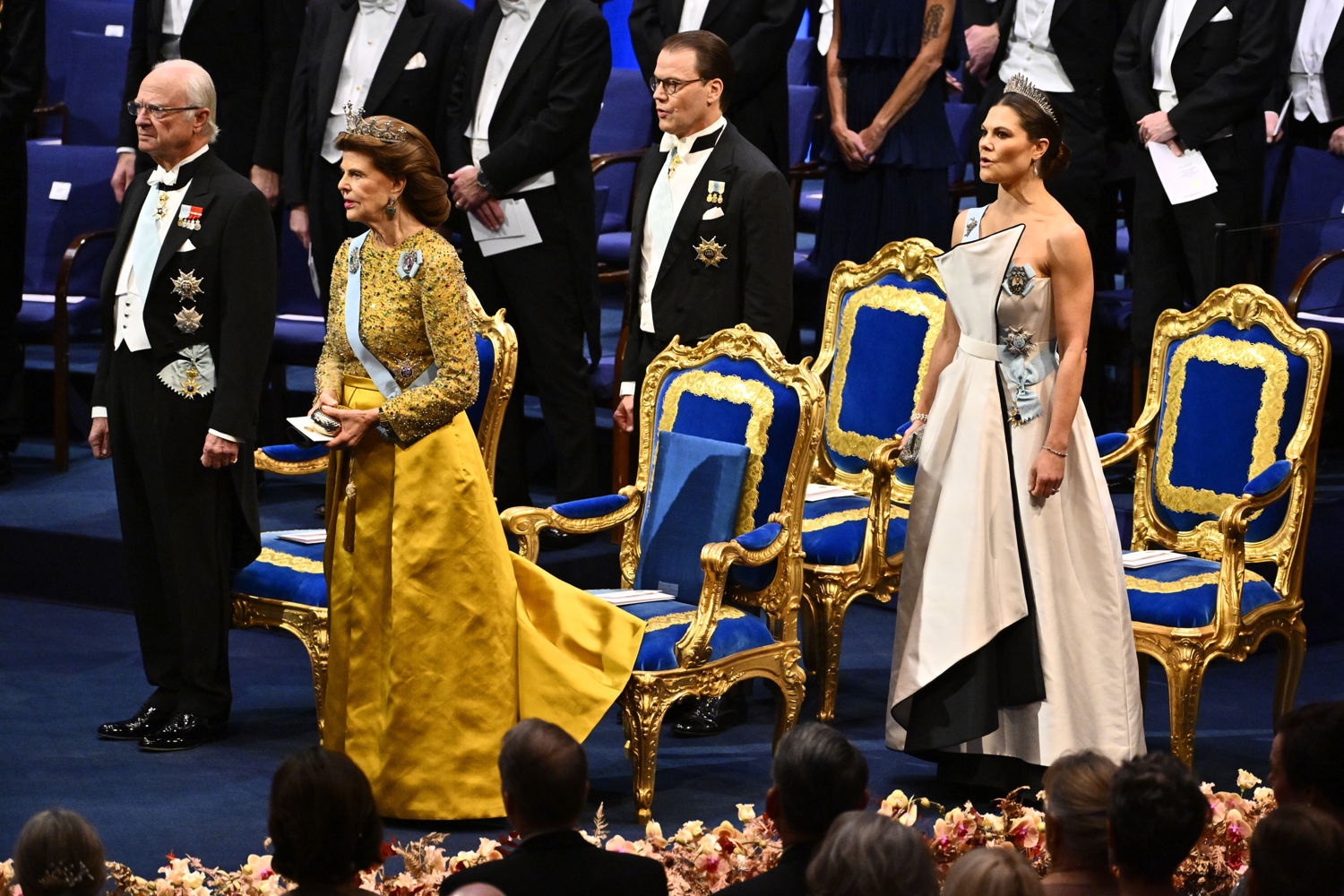 Svenskekongen sier han blir på tronen så lenge han klarer. Hans etterfølger, kronprinsesse Victoria, beskriver han som svært ambisiøs. Her fra nobelprisutdelingen i 2025.