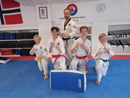 RingeriksAvisa møtte nylig Fredrik Jøranli Huser (14), Ilyas Gries (14), Odin Erling Lundal Larsen (13) og Victor Akilles Due Tirevoll (11) i kampmodus med trener Øistein Røste bakerst