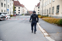 En mann stjal en ambulanse på Torshov. Her er en polititjenestemann ved Hegermanns gate.