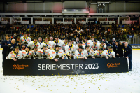 Stavanger Oilers kunne feire som seriemester i ishockey etter lørdagens hjemmekmp mot Manglerud Star.